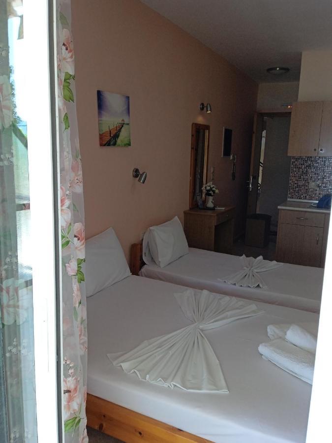 Poseidon Rooms Vrasná Esterno foto
